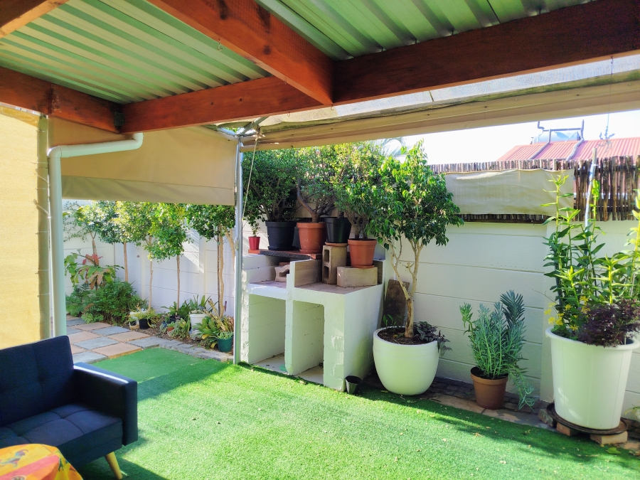 2 Bedroom Property for Sale in Table View Western Cape